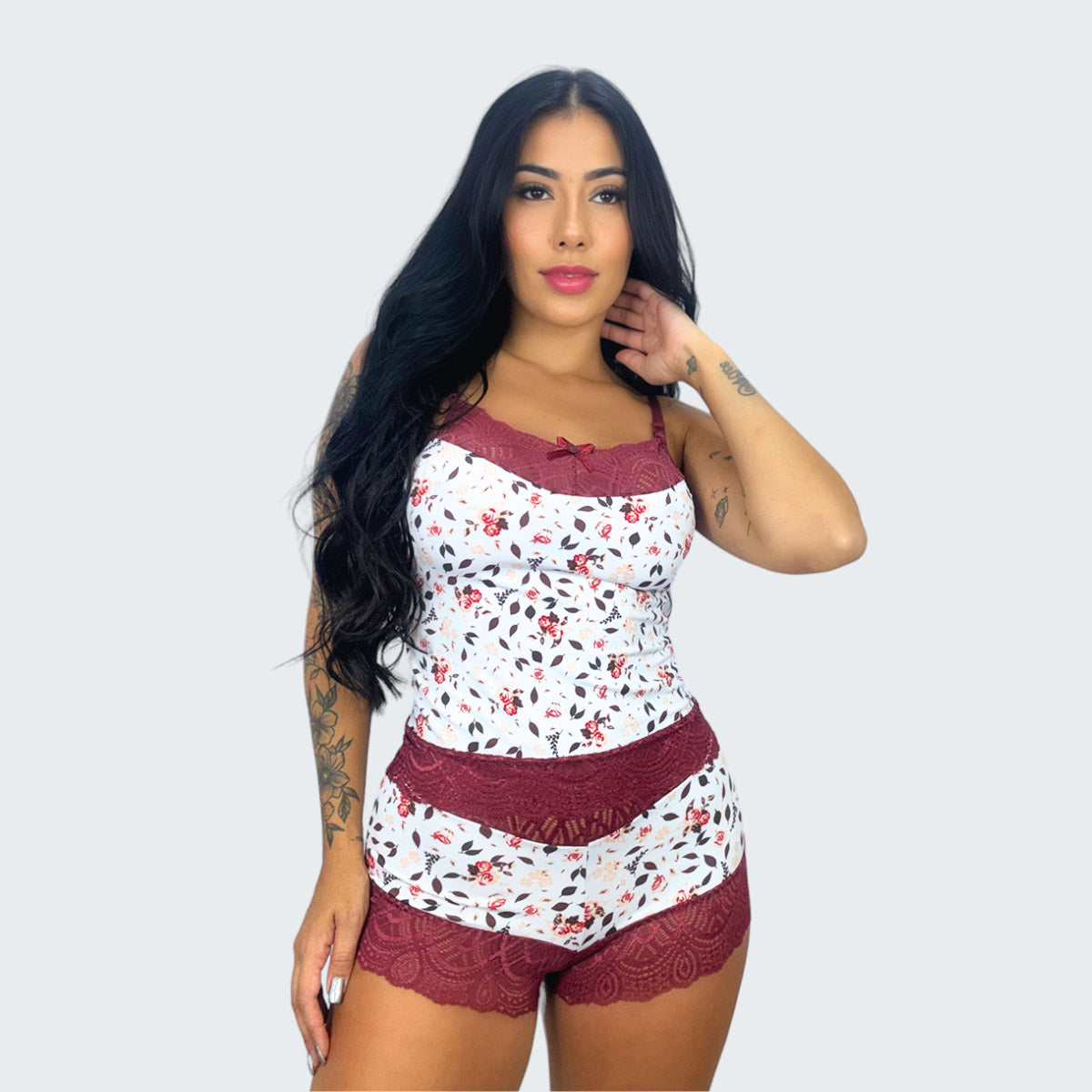 Short Doll Belíssima Estampado com Renda em vinho, vista frontal.