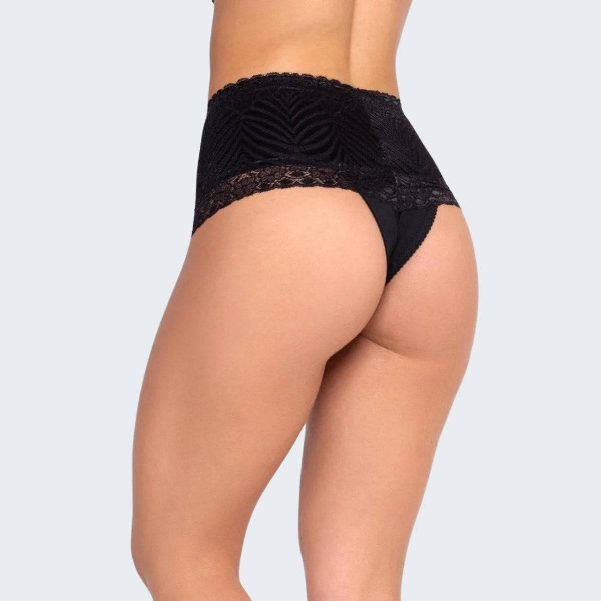 Calcinha Cintura Alta Modeladora Pós Parto em Renda e Cotton em preto cores escuras, vista traseira.