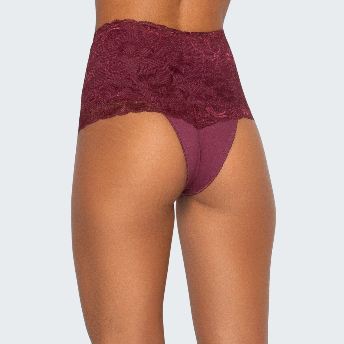 Calcinha Cintura Alta Modeladora Pós Parto em Renda e Cotton em vinho cores escuras, vista frontal.
