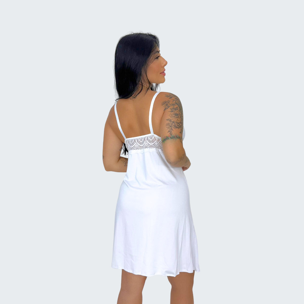 Camisola Amamentação sem Bojo com Renda em branco, vista traseira.