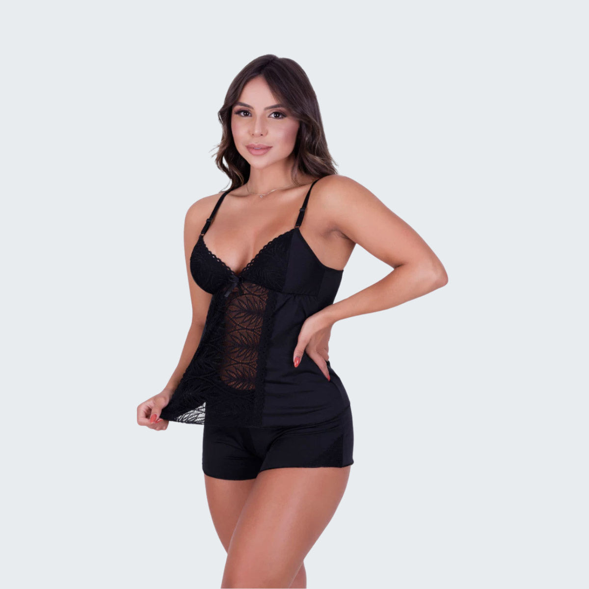 Short Doll Valeria com Detalhes em Renda em preto, vista frontal, pose 2.