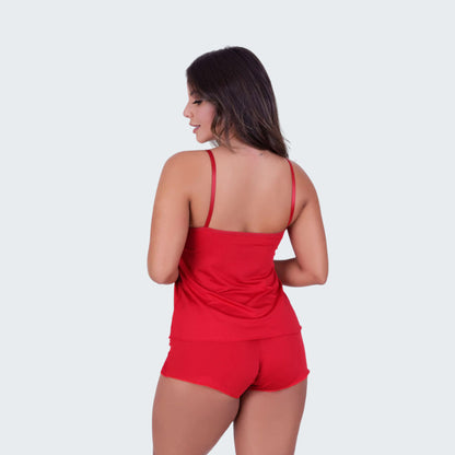 Short Doll Valeria com Detalhes em Renda em vermelho, vista traseira.