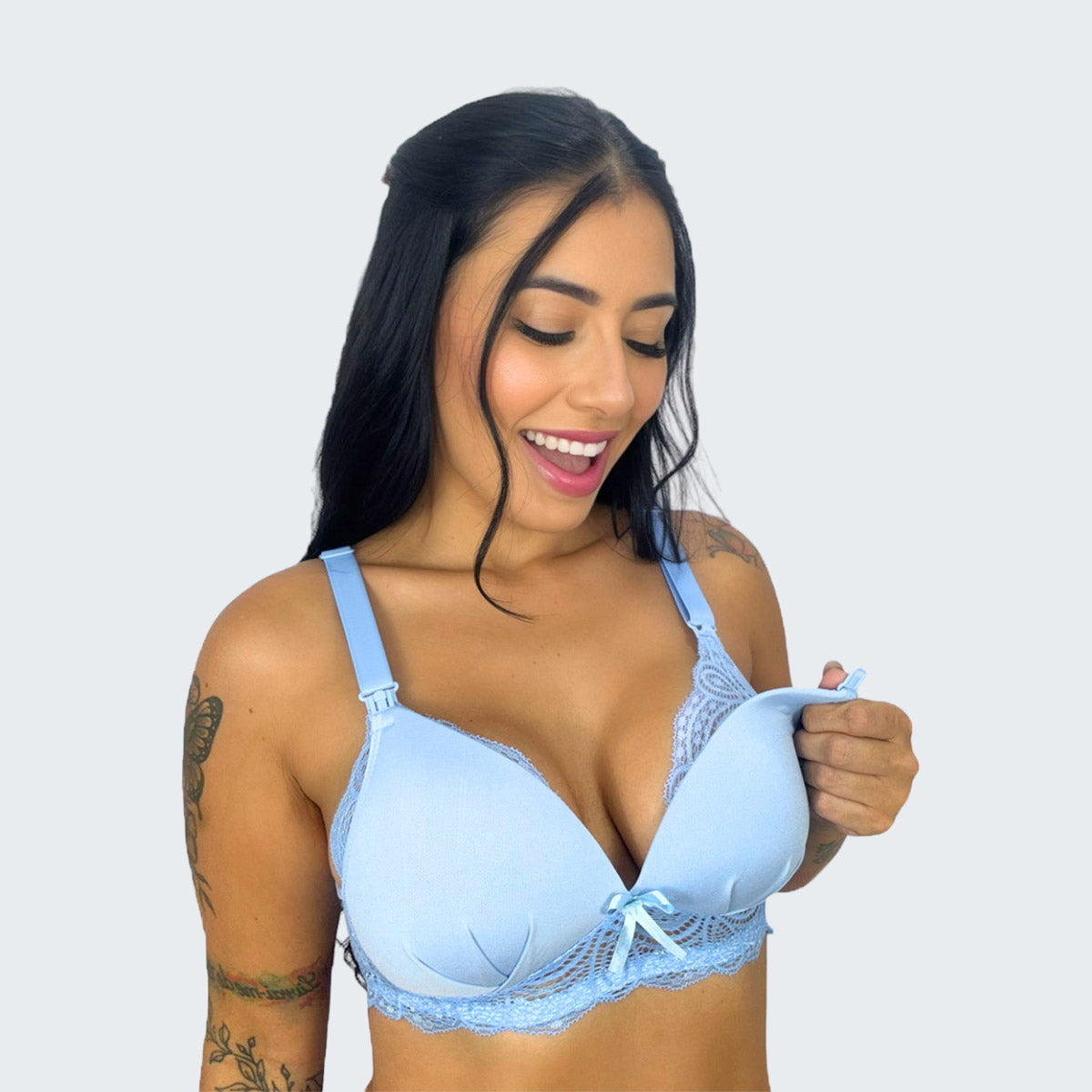 Sutiã de Amamentação com Bojo e Renda em azul, vista frontal, pose 1.