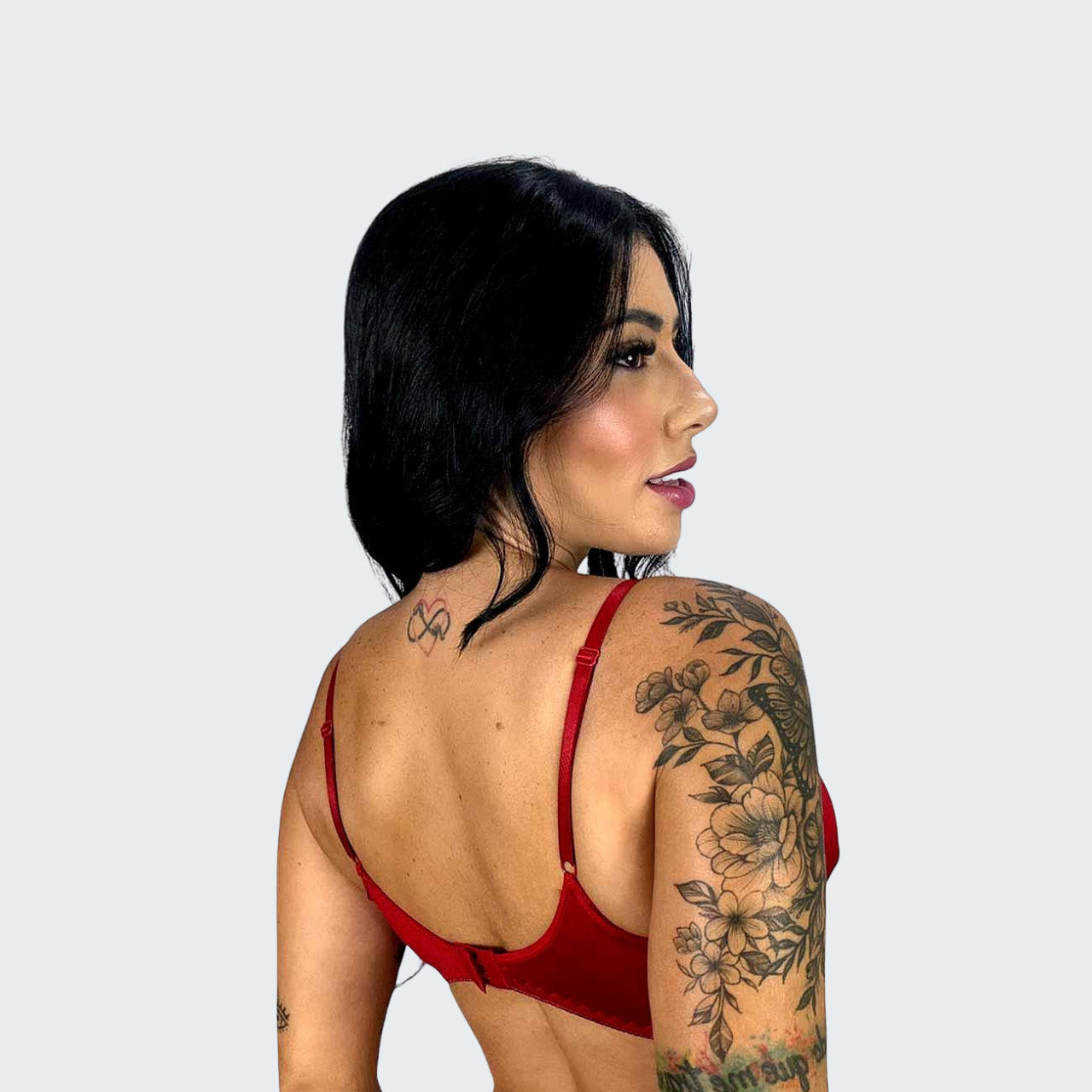 Sutiã de Bojo Sem Aro em Microfibra em vermelho, vista traseira.